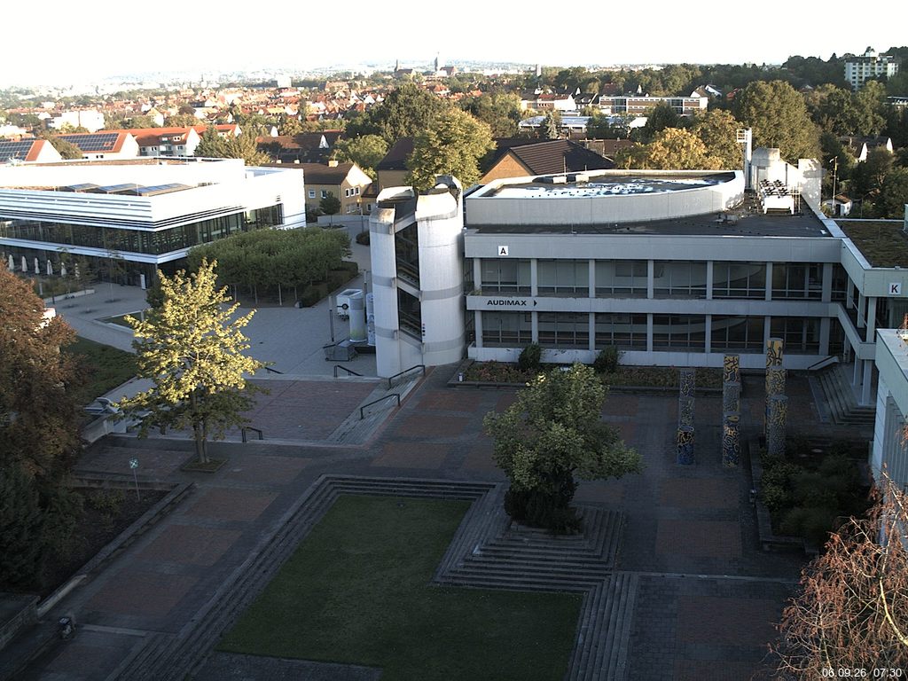 Foto der Webcam: Verwaltungsgeb&auml;ude, Innenhof mit Audimax, H&ouml;rsaal-Geb&auml;ude 1